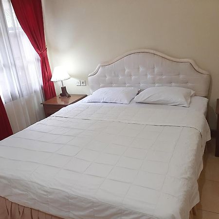 Ndalem Maharani Guest House Jogjakarta Buitenkant foto