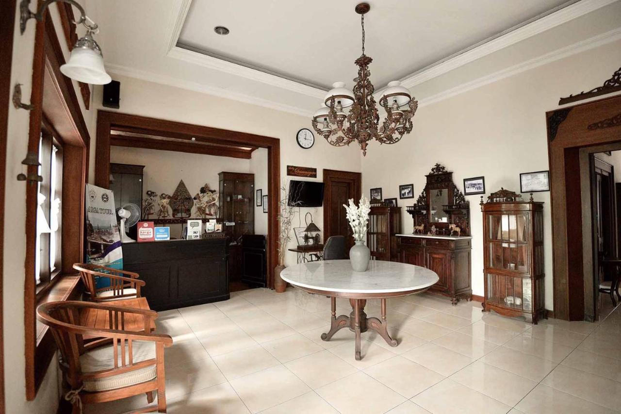 Ndalem Maharani Guest House Jogjakarta Buitenkant foto