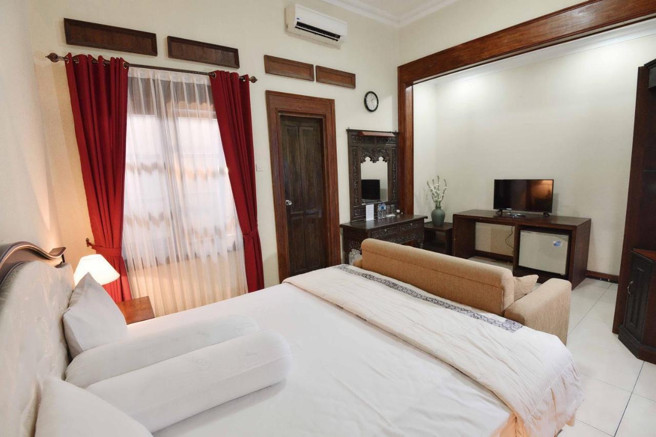 Ndalem Maharani Guest House Jogjakarta Buitenkant foto