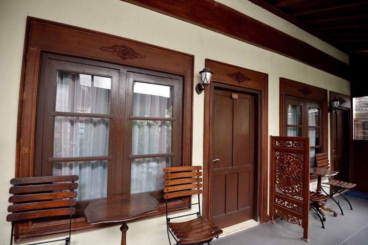 Ndalem Maharani Guest House Jogjakarta Buitenkant foto