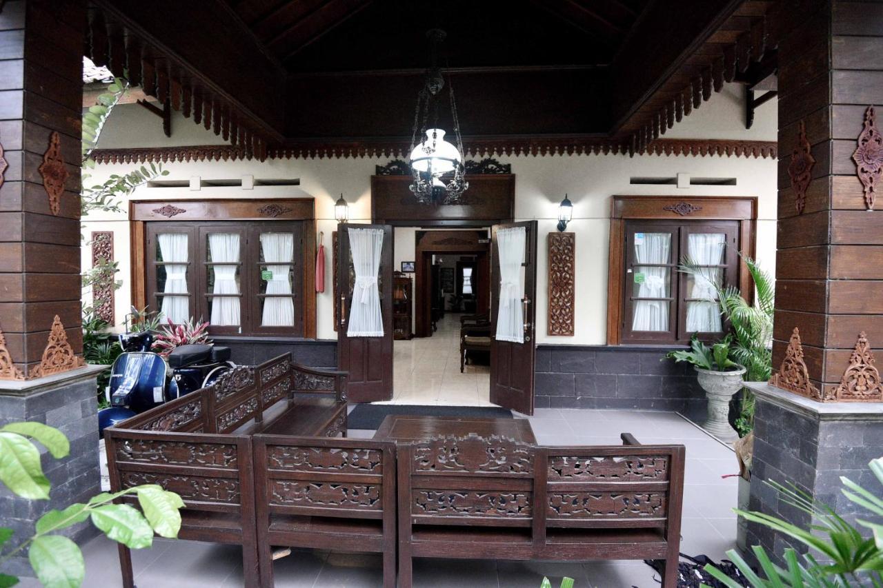 Ndalem Maharani Guest House Jogjakarta Buitenkant foto