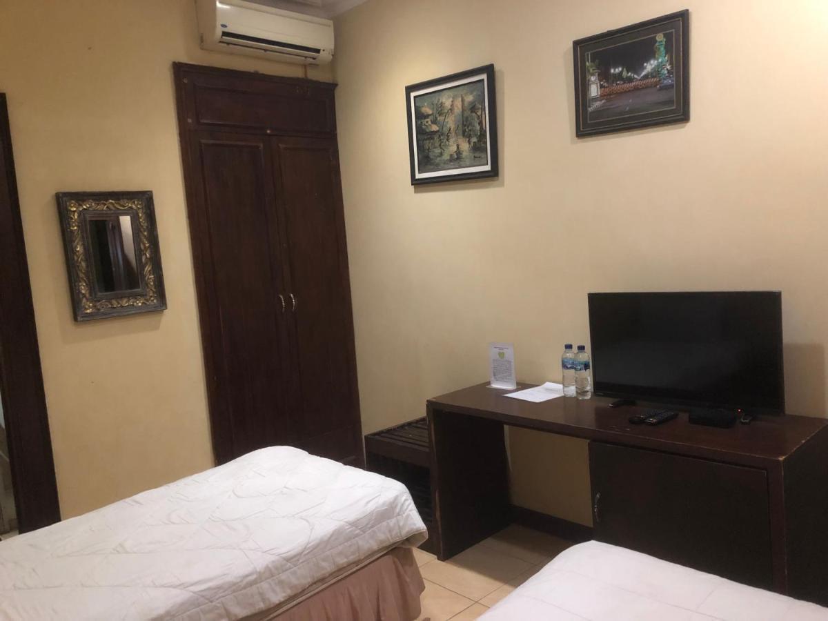 Ndalem Maharani Guest House Jogjakarta Buitenkant foto