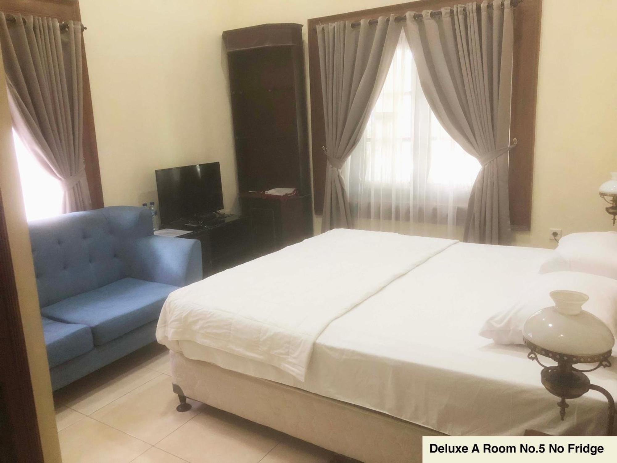 Ndalem Maharani Guest House Jogjakarta Buitenkant foto