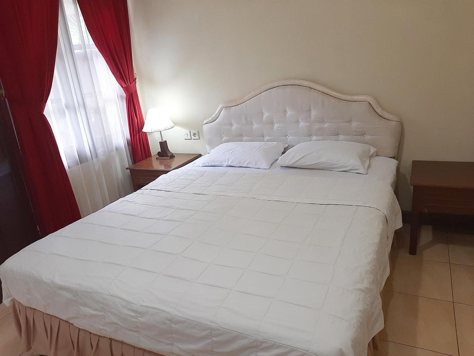 Ndalem Maharani Guest House Jogjakarta Buitenkant foto