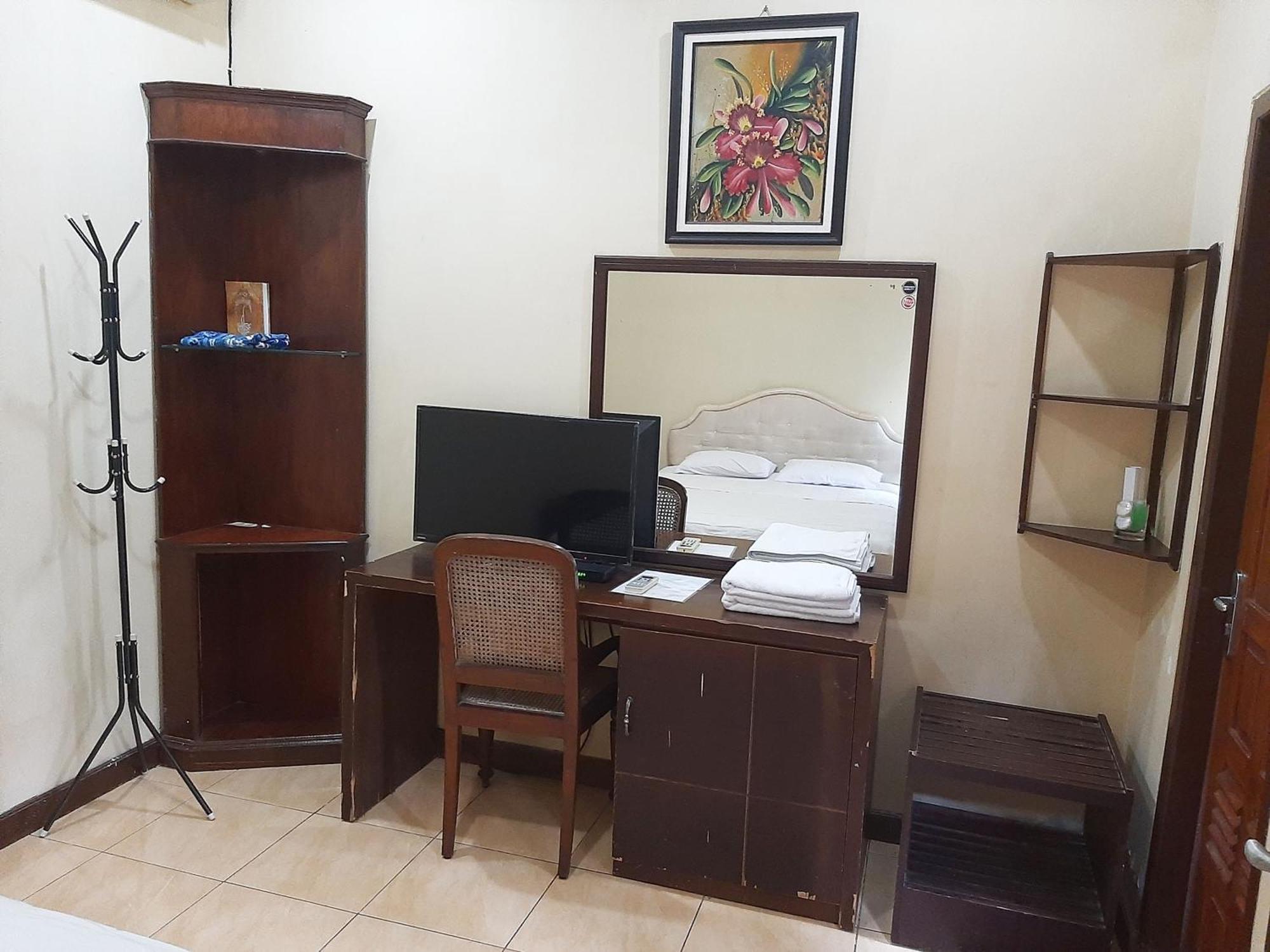 Ndalem Maharani Guest House Jogjakarta Buitenkant foto